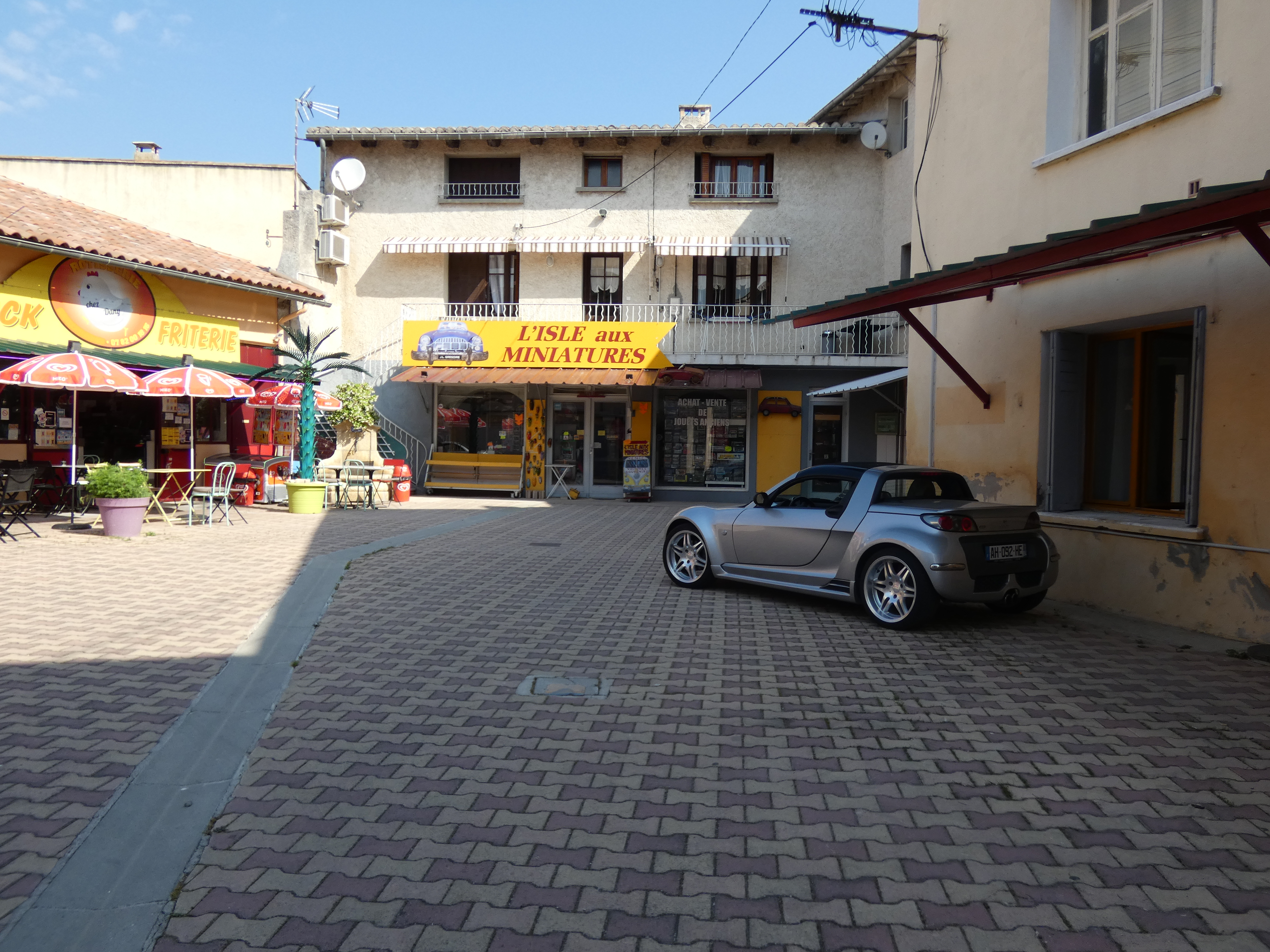 p1000840